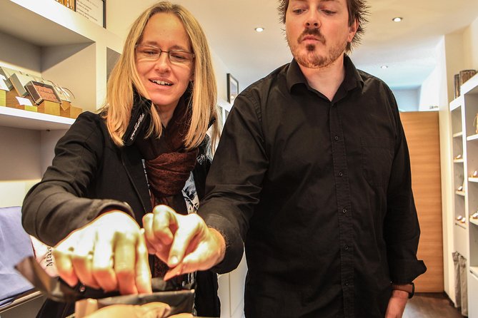 Geneva Chocolate Tour in a Tuk Tuk - Visiting Chocolaterie La Bonbonniere: A Deep Dive into Swiss Chocolate Heritage