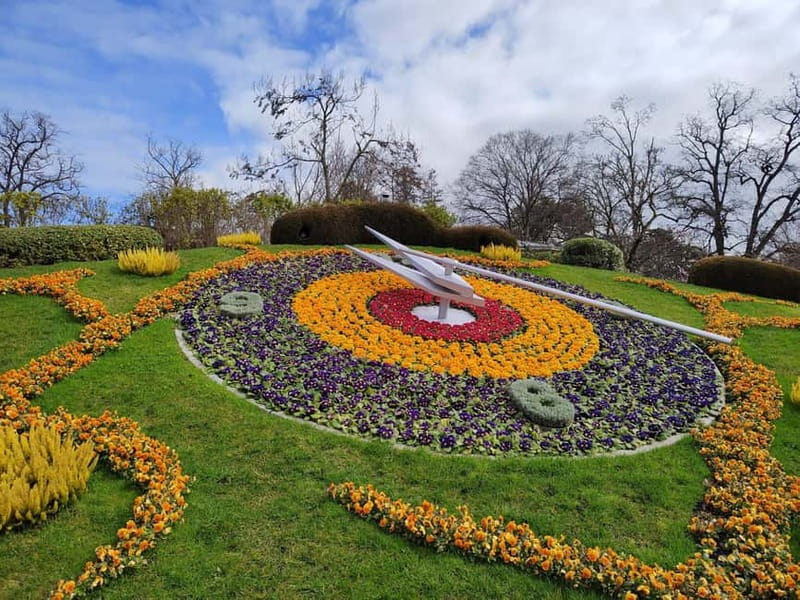 Geneva: Food Group Walking Tour with Full Meal - Key Points