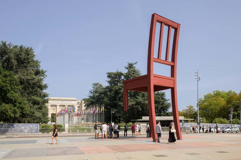 Geneva: Open-Top Sightseeing Bus Tour - Marvel at the Jet d’Eau and Lakeside Gardens