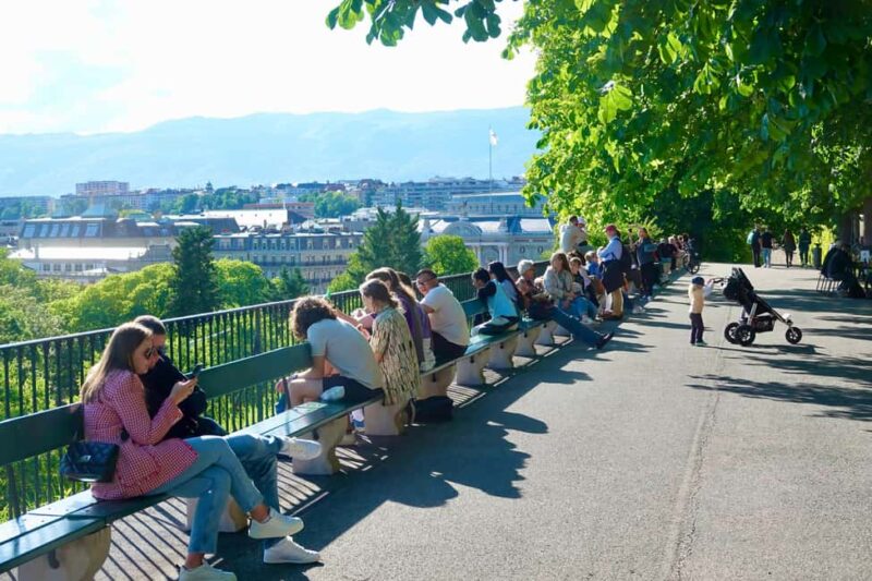 Geneva: Private 2,5-Hour City Highlights Guided Walking Tour - Tasting Swiss Delights at the End of the Tour