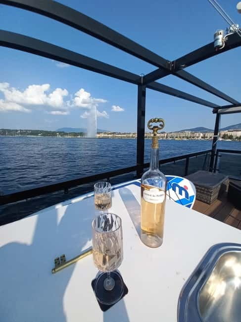 GENEVA: PRIVATE 360° LAKE CRUISE WITH APERITIF - The Unique 360° Open-Air Boat Design
