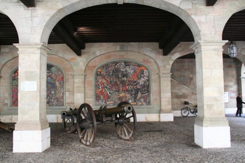 Geneva: Private Walking Tour with a Local Guide - Visiting Geneva’s Iconic Landmarks: Jet d’Eau and Jardin Anglais