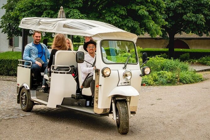 Geneva: Sightseeing of top Places Tour Electric TukTuk 1H15 tour - Discover Geneva’s Highlights with a Private Electric TukTuk Tour