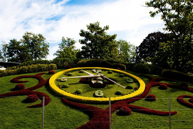 Geneva Walking Tour for your private group with an official guide - Geneva’s Old Town and the Water Fountain: Starting the Tour