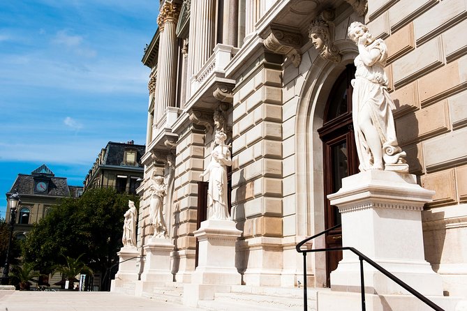 Geneva Walking Tour for your private group with an official guide - Practical Details: Meeting Point, Group Size, and Booking