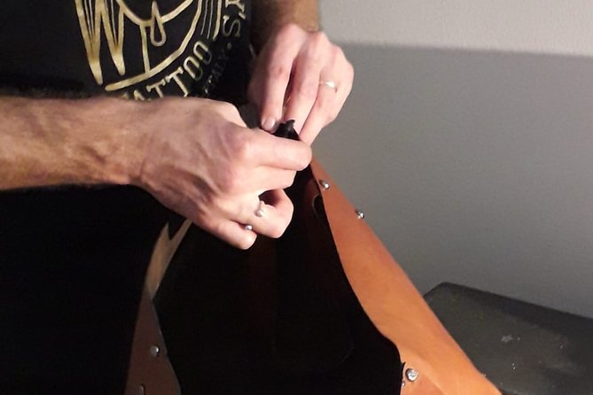 Genuine Leather Tote Bag Workshop in Leiden - Personalization Through Engraving
