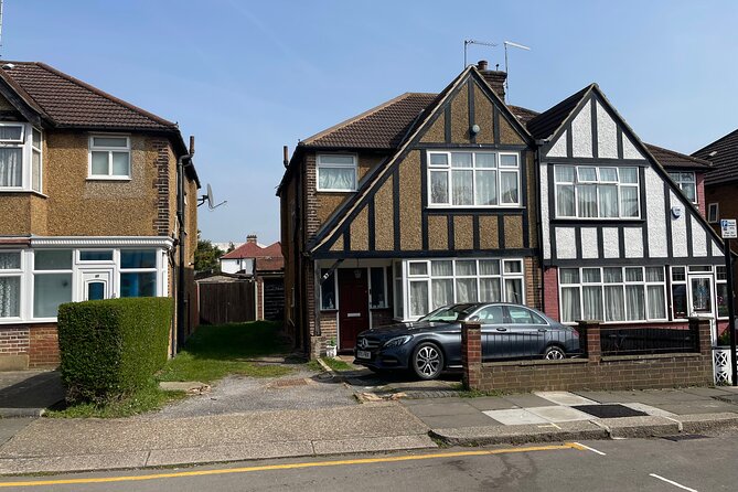 George Michael London Tour by Black Taxi - Value and Admission Details