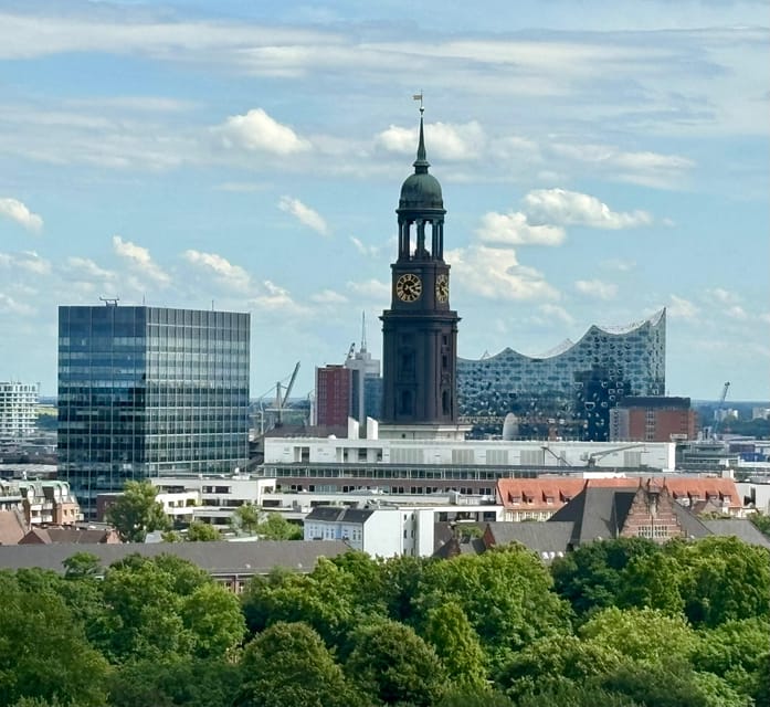 German guided insider tour of Hamburg's Schanzenviertel - Discovering Local Businesses and Hidden Corners