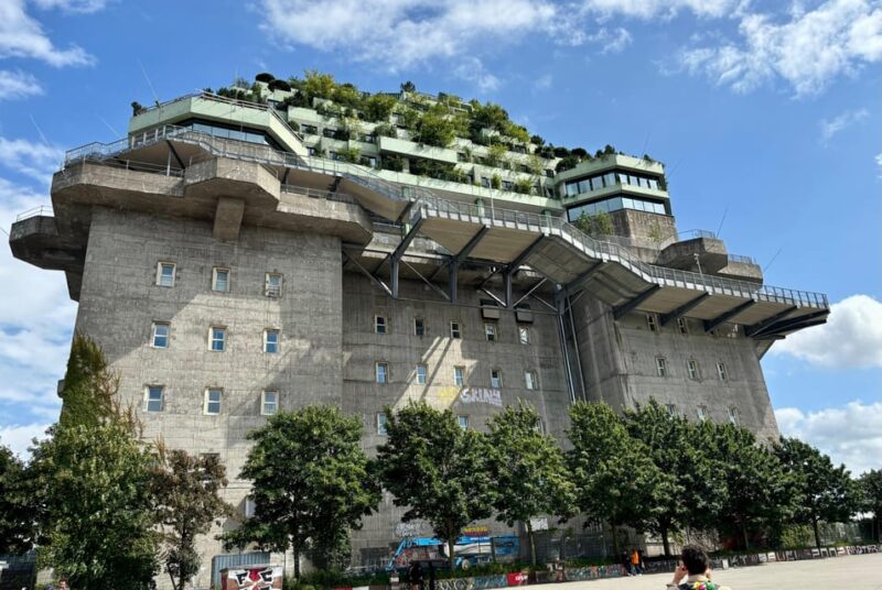 German guided insider tour of Hamburg's Schanzenviertel - Unique Stories and Local Lore from the Guide