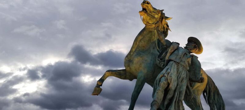 German guided tour through Budapest's castle district - Exploring Matthias Church and Fishermans Bastion