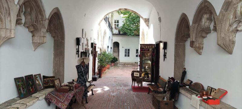 German guided tour through Budapest's castle district - Comparing This Tour to Others in Budapest