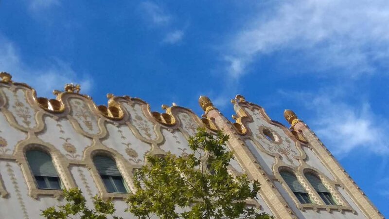 German speaking guided walking tour in Budapest - Iconic Views of the Hungarian Parliament Building and the Danube