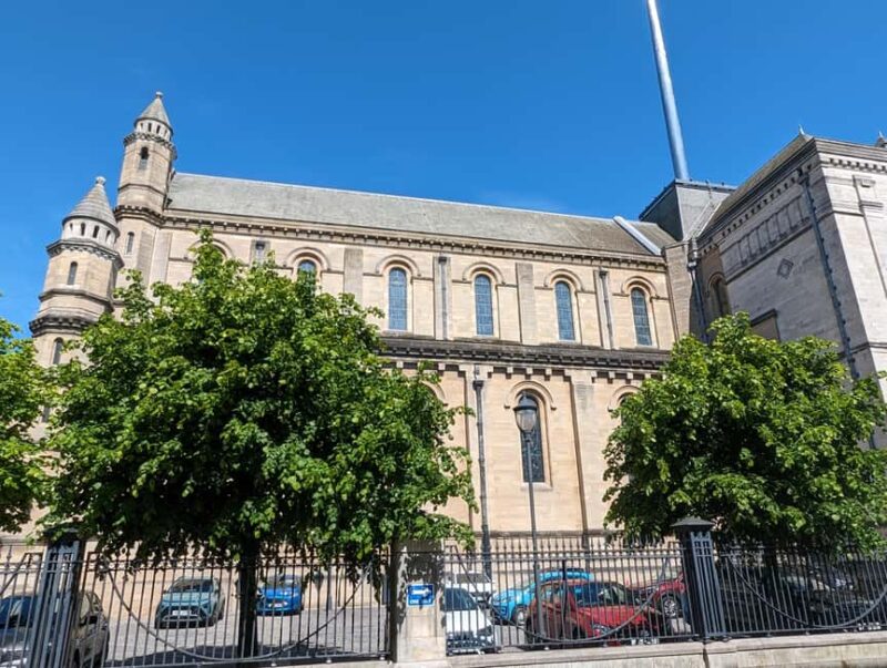 German Walking Tour City centre Belfast- Belfast entdecken - Visiting The Big Fish and the End of the Tour