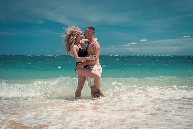 Get Engaged on Maui Beach with a Photographer - The Role of a Professional Photographer in Preserving Your Moment