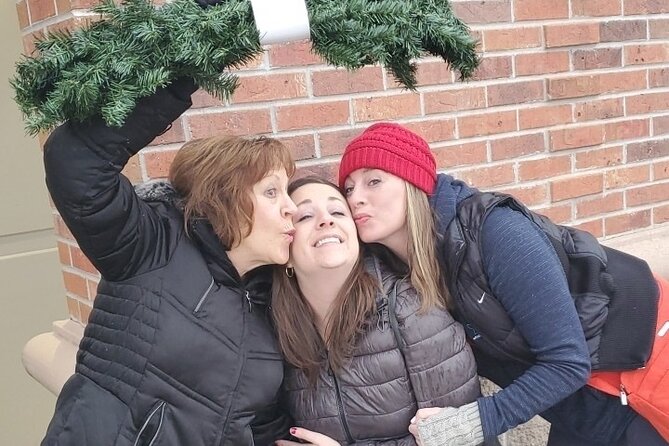 Get in the Holiday Spirit Scavenger Hunt in Williamsburg - How the Holly Jolly Hunt Promotes Holiday Bonding