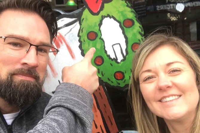 Get in the Holiday Spirit Scavenger Hunt in Williamsburg - Access to a Remote Guide for Support and Fun Tips