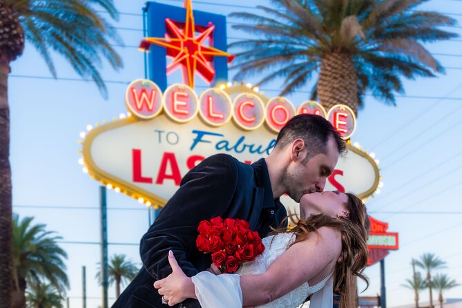 Get Married at the Fabulous Las Vegas Sign + Photos - Key Points