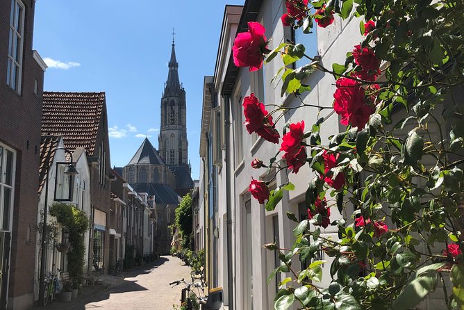 Get the best out of Delft by creating memories during our private walking tour! - Exploring the Town Hall and Het Steen Tower
