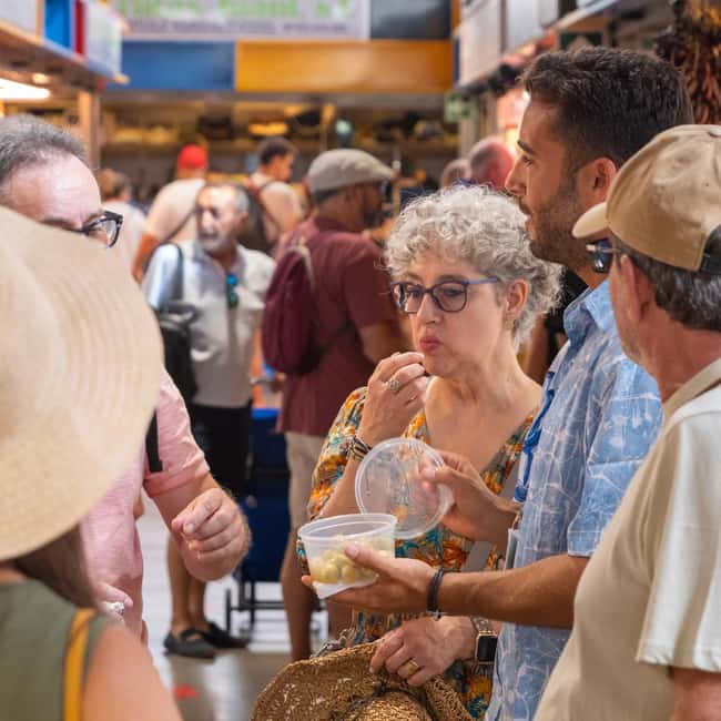 Get to Know Málaga like a Local: Private walking Tour - Tasting Malaga’s Classic Churros at the Oldest Churrería