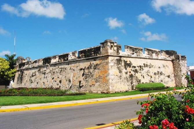 Getting to know the cultural heritage of Campeche on a walking tour - The Role of Puerta de Tierra in Campeche’s Defense