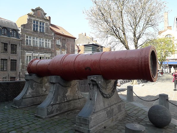 Ghent Beer and Sightseeing Adventure - Market Hall Beer Sampling Near the Canals