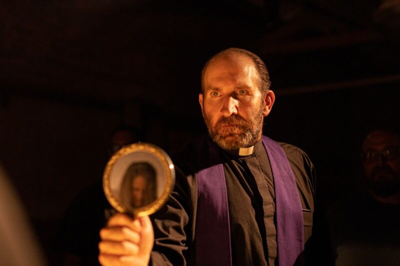 Ghost Tour Featuring The Savannah Paranormal Museum - Interactive Reenactments and Spooky Effects