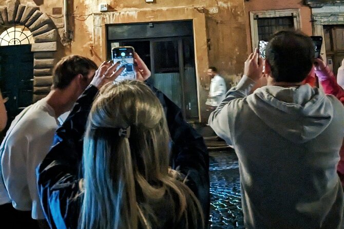 Ghosts and Crimes of Rome Night Walk - The Role of the Guide and Storytelling Style