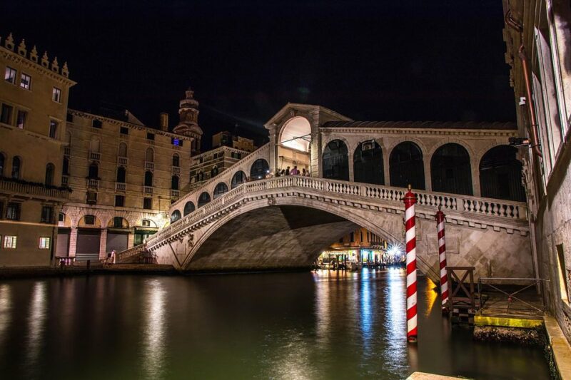 Ghosts of Venice: Castello, Malibran Theater, Cannaregio - The Ghostly Statues and Tragic Tales at Campo San Giovanni e Paolo