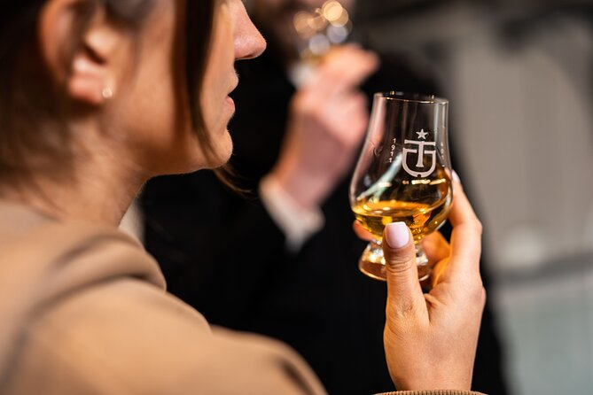 Giant's Causeway and Whisky Distillery tasting tour from Belfast - Pacing and Physical Requirements