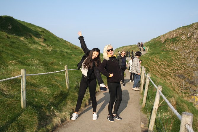 Giant's Causeway Day Tour and Belfast City Tour 1 Day Pass - The UNESCO World Heritage Site: Giants Causeway