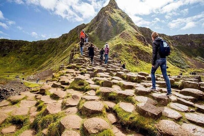 Giant's Causeway Tour from Belfast - Luxury Bus + Castles Tour - Lunch at a Coastal Restaurant