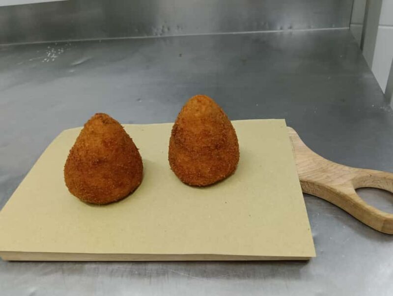 Giardini Naxos: cooking class on how to make arancini - Achieving the Perfect Fry: Crispy Outside, Soft Inside