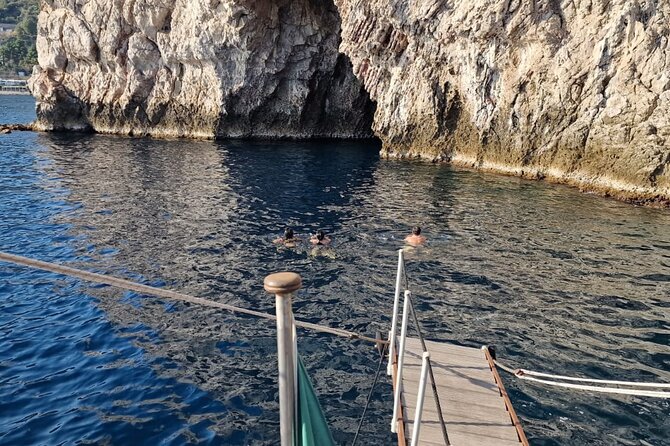 Giardini Naxos, Taormina and Isola Bella Boat Tour - Onboard Experience: Food, Drinks, and Atmosphere