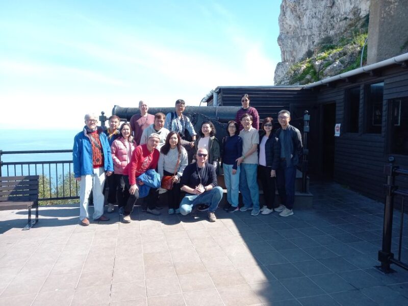 Gibraltar Sightseeing: Private Classic Tour with a Local - Wildlife Encounters at the Macaque Feeding Station