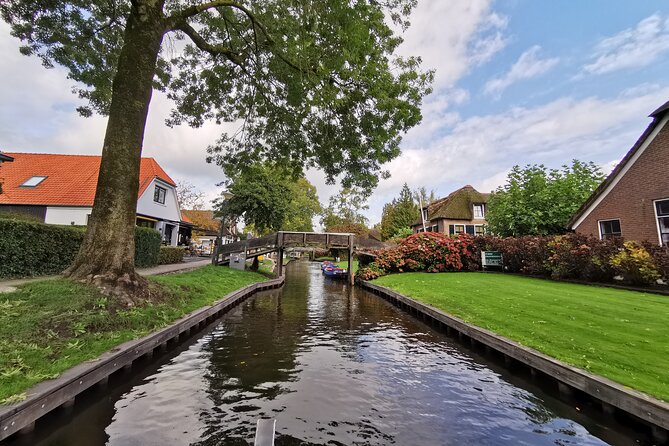 Giethoorn, Afsluitdijk, Zaanse Schans Day Tour Incl Hotel Pick Up - Discover Giethoorn: The Venice of the Netherlands