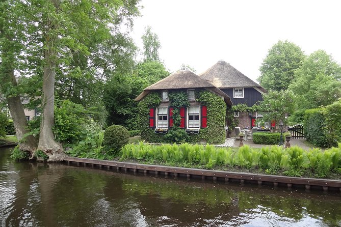 Giethoorn and Zaanse Schans Day Tour with Small Boat Ride - Practical Details and Logistics
