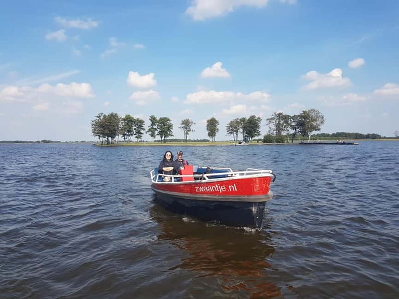 Giethoorn: Boat Rental 2,5 hour 1-8 persons - Exploring the Nature Park Accessible Only by Boat