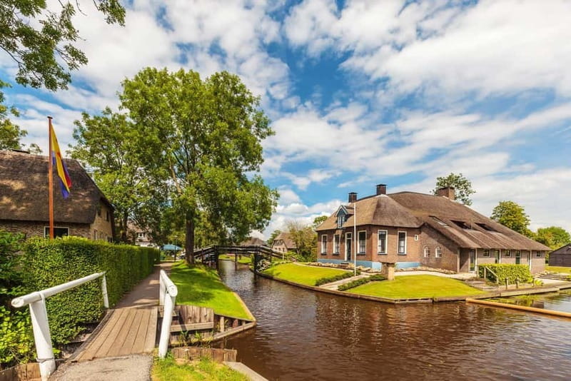 Giethoorn: Canal Cruise & lake Tour & Sightseeing Village - Booking and Departure Details