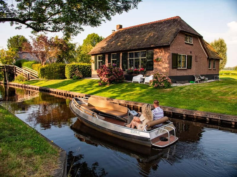 Giethoorn centre: Private tour with local tourguide - Key Points