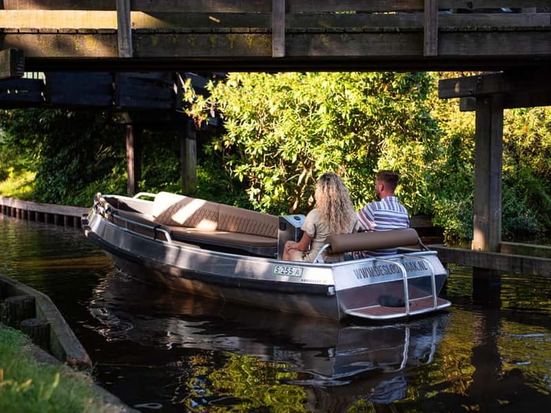 Giethoorn centre: Private tour with local tourguide - Who Will Enjoy This Tour Most?