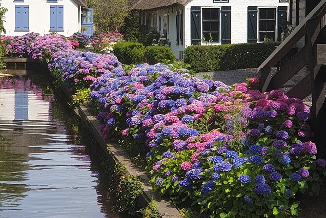 Giethoorn Day Tour from Amsterdam with Small Boat Ride - Departure from Central Amsterdam in Style