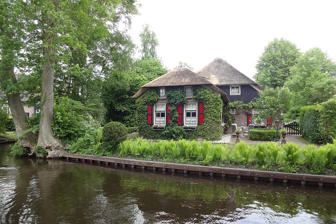 Giethoorn Day Tour from Amsterdam with Small Boat Ride - Optional Lunch and Free Time in Giethoorn