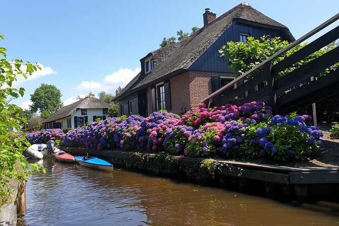 Giethoorn Day Tour from Amsterdam with Small Boat Ride - Managing Crowds and Peak Visiting Hours
