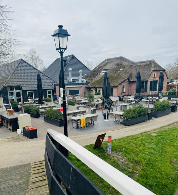 "Giethoorn: Exclusive Private Tour of the Dutch Venice" - Free Exploration of Giethoorn’s Pathways and Shops