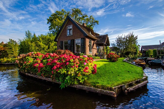 Giethoorn: Highlights Canal Cruise and Sightseeing Village - Starting at Restaurant De Rietstulp with a Comfortable Boat Ride