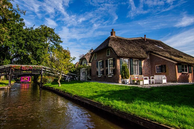Giethoorn: Highlights Canal Cruise and Sightseeing Village - Exploring Marine Life at Gloria Maris Schelpengalerie