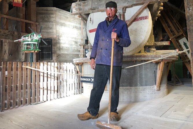 Giethoorn, Private Boat Tour & Zaanse Schans Windmills - Experience the Tranquility of Giethoorn’s Car-Free Canals