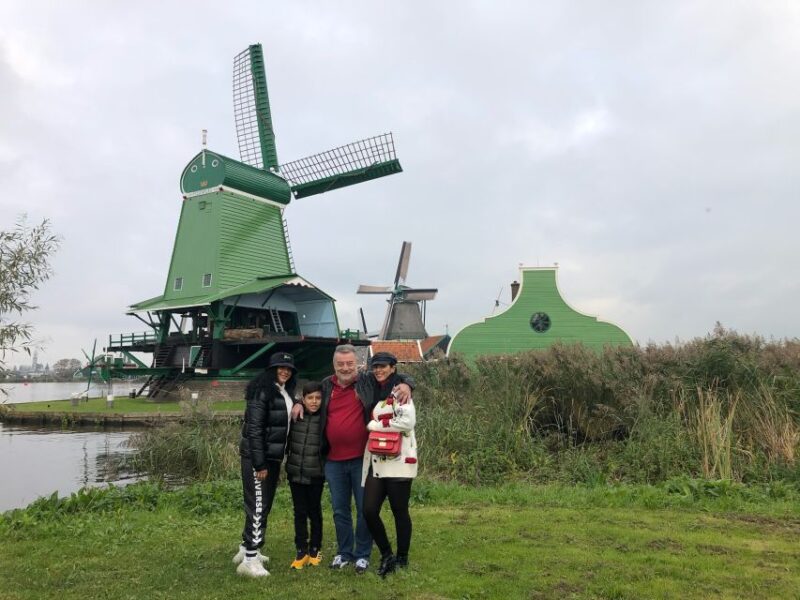 Giethoorn, Private Boat Tour & Zaanse Schans Windmills - Exploring Volendam’s Colorful Houses and Local Culture