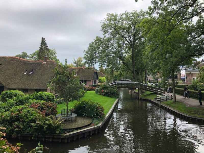 Giethoorn, Private Boat Tour & Zaanse Schans Windmills - Ideal for Personal and Private Groups