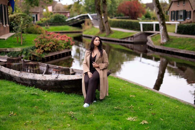 Giethoorn: Private Photoshoot with Professional Photographer - Discover Giethoorn Through a Private Photoshoot with a Skilled Photographer